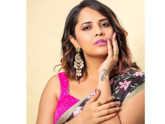Anasuya-అనసూయ గ్లామరస్ స్టిల్స్ ఇన్ సారీ