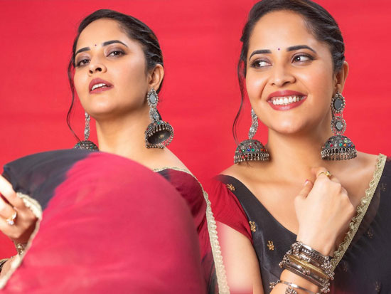 Anasuya-అనసూయ లూకింగ్ ఆసమ్ ఇన్ బ్లాక్ సారీ