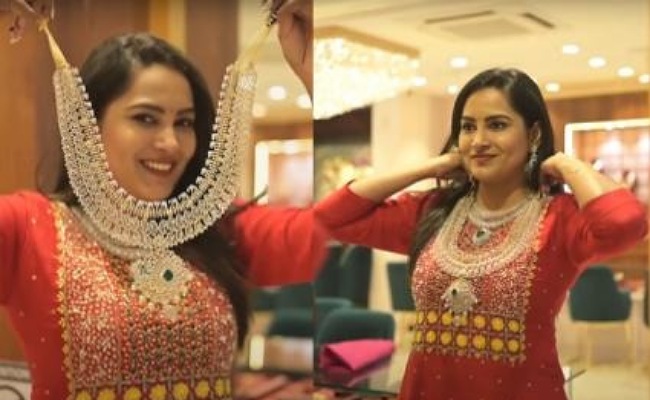 Himaja: సంక్రాంతి కానుకగా తల్లికి ఖరీదైన బహుమతి ఇచ్చిన బిగ్ బాస్ కంటెస్టెంట్ హిమజా.. ఫోటోలు వైరల్!