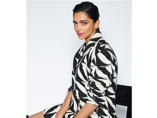 Deepika Padukone-దీపికా పదుకొనె గ్లామరస్ పిక్స్