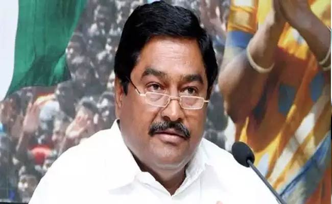 YSRCP MLA Threatens : చెత్త రాజకీయం: పన్ను కట్టకపోతే, ఇంటి ముందు చెత్త వేస్తారట.!