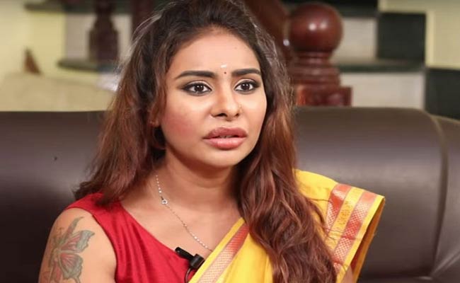 సమంతకు శ్రీ రెడ్డి జీవిత పాఠాలు నేర్పిందా.. అసలు విషయం ఏంటంటే?