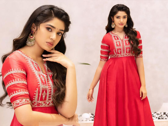 Kriti Shetty-కృతి శెట్టి క్యూట్ లుక్స్