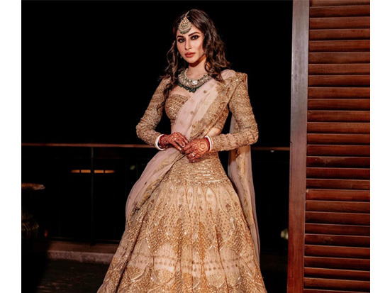 Mouni Roy-మౌని రాయ్ ట్రెండో ఫొటోస్