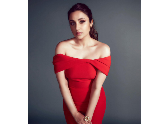 Parineeti Chopra-పరిణీతి చోప్రా సెక్సీ లుక్స్ ఇన్ రెడ్ ఔటిఫిట్