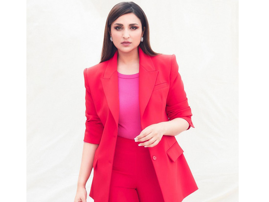 Parineeti Chopra-పరిణీతి చోప్రా బ్యూటిఫుల్ క్లిక్స్ ఇన్ పింక్ బ్లెజార్