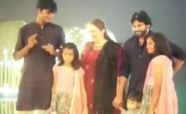 Pawan Kalyan: నలుగురు పిల్లలతో సందడి చేస్తున్న పవన్ కళ్యాణ్… ఫోటో వైరల్!