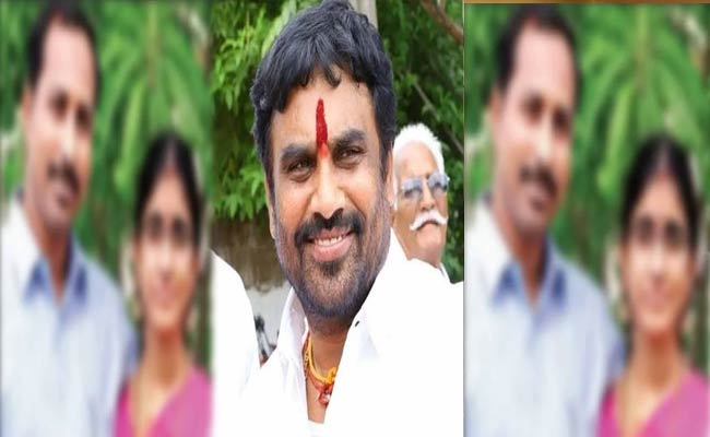 Pink Politics : గులాబీ రాజకీయం: ఈటెల విషయంలో అలా, వనమా విషయంలో ఇలా.!