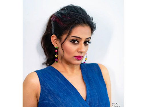 Priya Mani-ప్రియ మణి లుక్స్ ఆసమ్