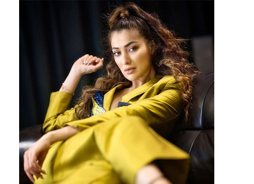 Raai Laxmi-రాయ్ లక్ష్మి ఆసమ్ లుక్స్