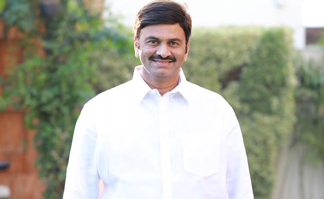 Raghurama : సొంత నియోజకవర్గానికి రఘురామ.. కోడి పందాల కోసమేనా.?