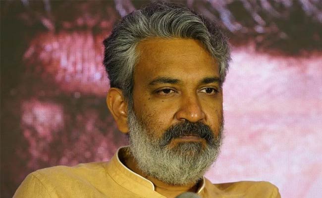 RRR Movie Release :  మళ్ళీ “RRR” కోసం సరికొత్త ప్లాన్స్ గీస్తున్న రాజమౌళి.?