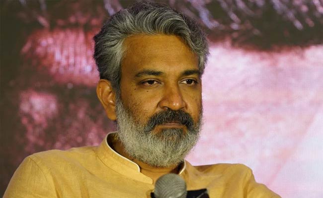 Rajamouli: రాజమౌళి పై ఆగ్రహం వ్యక్తం చేస్తున్న ఇండస్ట్రీ పెద్దలు..కారణం అదేనా?