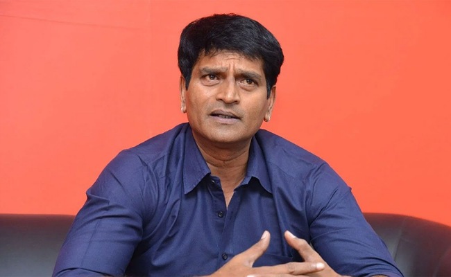 Ravi Babu: రవిబాబు నన్ను పర్సనాలిటీ ఉంటే సరిపోదు.. అంటూ అవమానించారు.. కమెడియన్?