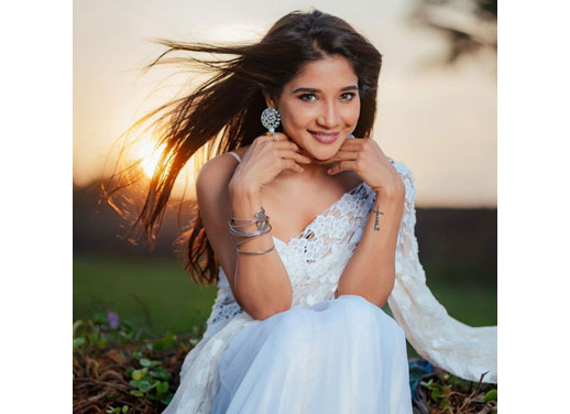 Sakshi Agarwal-సాక్షి అగర్వాల్ లూకింగ్ బ్యూటిఫుల్