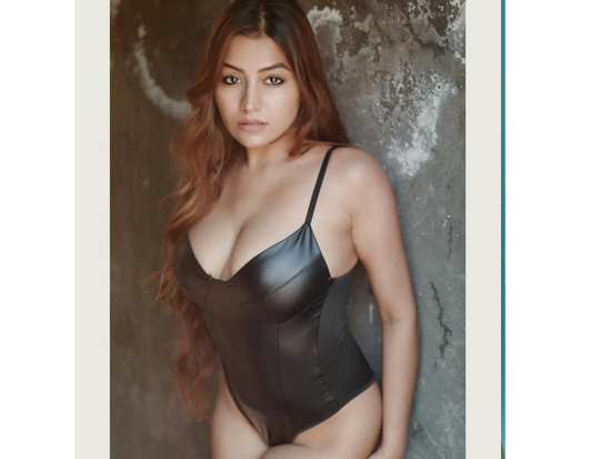 Simran-సిమ్రాన్ బికినీ స్టిల్స్