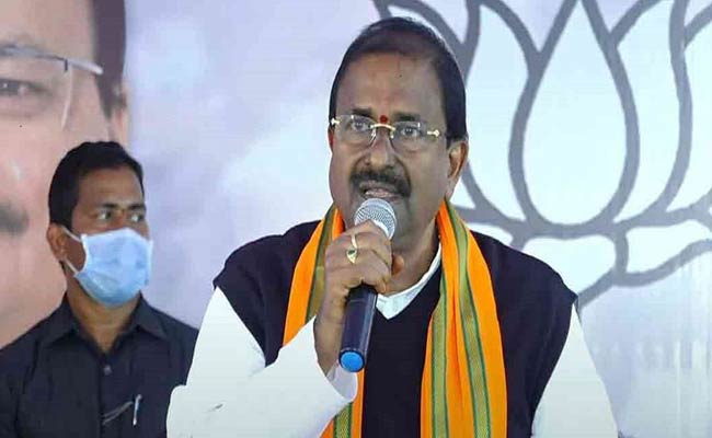 Somu Veerraju : మాట మార్చిన సోము వీర్రాజు.. వక్రీకరణ పేరుతో కొత్త నాటకం.!