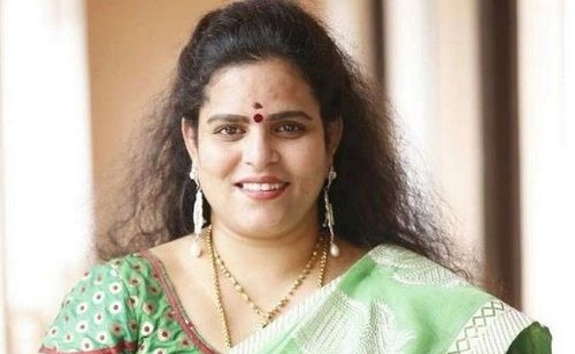 Karate Kalyani: శ్రీరెడ్డి బట్టలిప్పి రోడ్ మీద కూర్చుంటే వద్దు అన్నందుకు నా మీద కేసు పెట్టారు.. కరాటే కళ్యాణి!