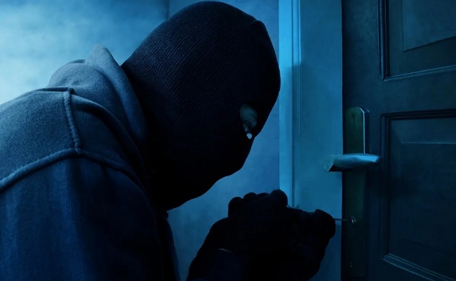 Crime News: వెరైటీ దొంగ… కేవలం ఆ సామాజిక వర్గానికి చెందిన ఇంట్లో మాత్రమే చోరీ.. విషయం తెలిసి అవాక్కయిన పోలీసులు!