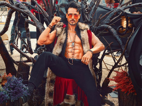 Tiger Shroff-టైగర్ షరాఫ్ సిక్స్ ప్యాక్ పిక్స్