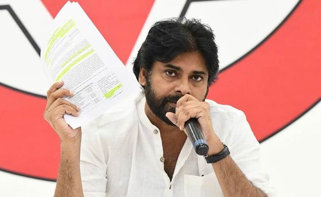 Janasenani : టీడీపీ ప్రేమబాణాలపై జనసేనాని మౌనమెందుకు.?