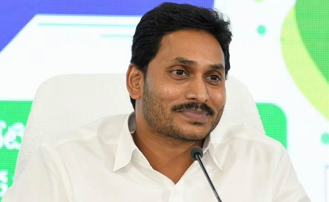 YS Jagan : వైఎస్ జగన్ ఎందుకిలా చేయలేకపోతున్నారు.?
