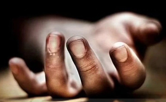 Huzurabad: భర్త ఇంటి ఎదుట దీక్ష చేపట్టిన మహిళ.. ఆత్మహత్యకు ప్రయత్నించి మృతి..?