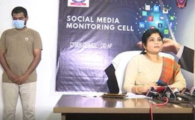 AP News: మానవ బాంబుగా మారిన ముఖ్యమంత్రిని చంపేస్తా అంటూ పోస్టులు పెట్టిన యువకుడు అరెస్ట్!