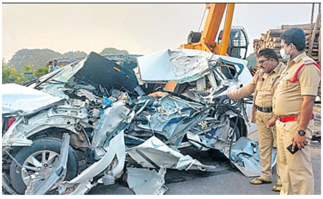 Accident: తమ్ముడి అమెరికా ప్రయాణం.. ప్రాణాలు కోల్పోయిన తండ్రి,సోదరుడు..!