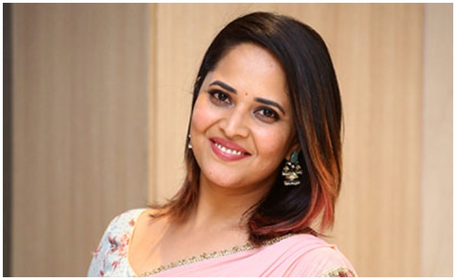 Anasuya Bharadwaj: నెటిజన్ లకు సారీ చెప్పిన అనసూయ.. ఎందుకో తెలుసా?