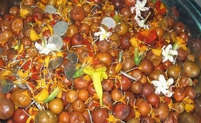 Bhogi pallu: పిల్లలపై వేసిన భోగిపళ్ళను ఏం చేయాలి.. వాటిని తినవచ్చా?