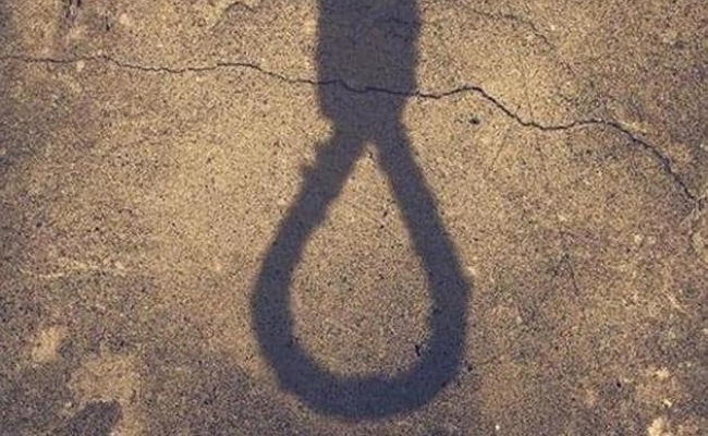 Suiside: గ్యాస్ లీక్ చేసుకుని ఆత్మహత్యకు పాల్పడిన ఓ కుటుంబం.. ఏం జరిగిందంటే?