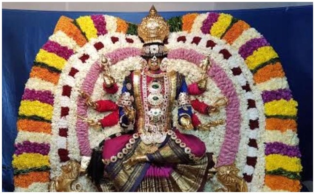 Devotional: అమ్మవారికి సమర్పించిన వస్త్రాలను ధరిస్తున్నారా.. ఈ జాగ్రత్తలు తప్పనిసరి!