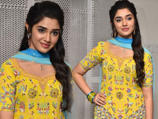 krithi shetty-కృతి శెట్టి ఎట్ బంగార్రాజు మూవీ మ్యూజికల్ నైట్ ఈవెంట్