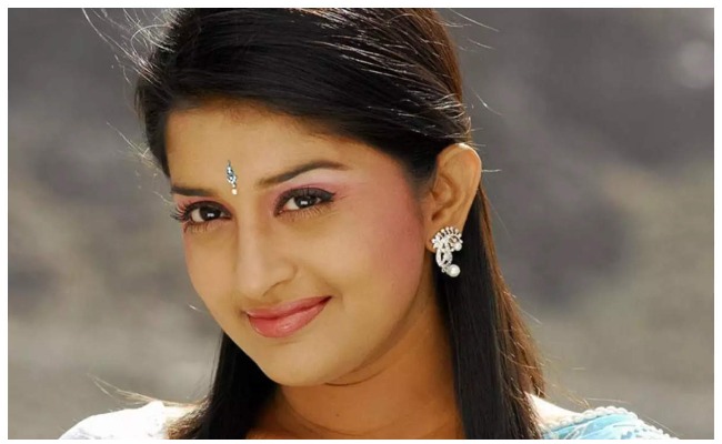 Meera Jasmine: రీ ఎంట్రీ ఇస్తున్న పవన్ కళ్యాణ్ హీరోయిన్.. ఎవరో తెలుసా?