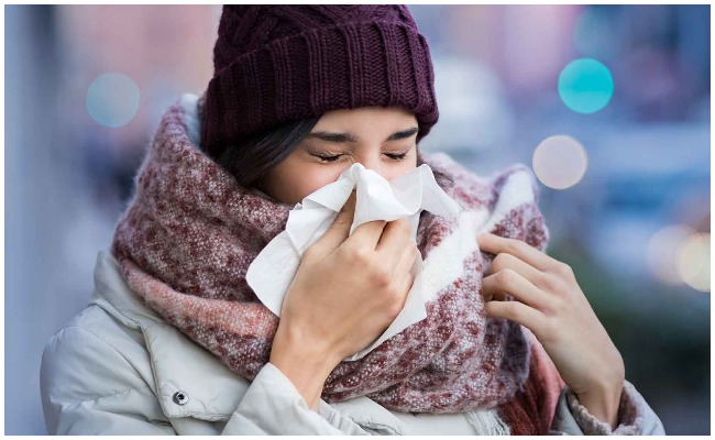 Cold Symptoms: జలుబు సమస్యతో బాధపడుతున్నారా.. అది ఒమిక్రానా లేక సాధారణ జలుబా.. ఎలా గుర్తించాలంటే?