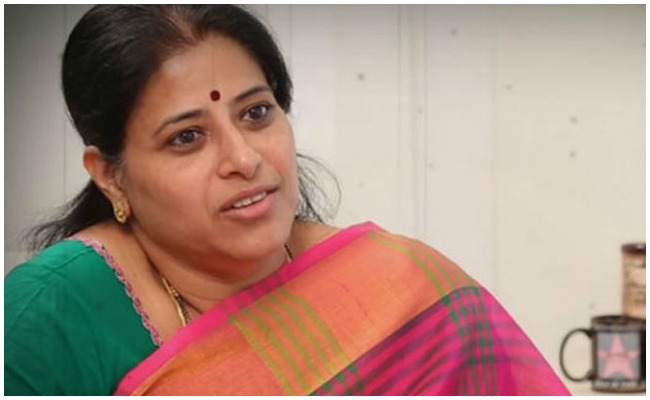 Actress Sudha: అలాంటి సమయంలో మనోజ్ వాళ్ళమ్మను బాగా కొట్టేది… షాకింగ్ కామెంట్స్ చేసిన సుధ!
