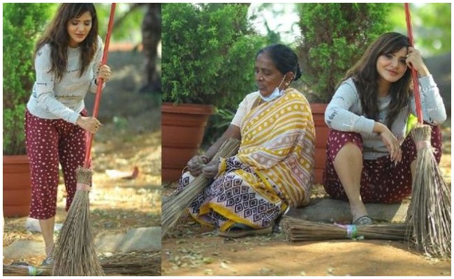 Ashu Reddy: రోడ్లను క్లీన్ చేస్తున్న అషురెడ్డి… ఏంటి ఆ పోజులంటూ.. ట్రోల్స్!