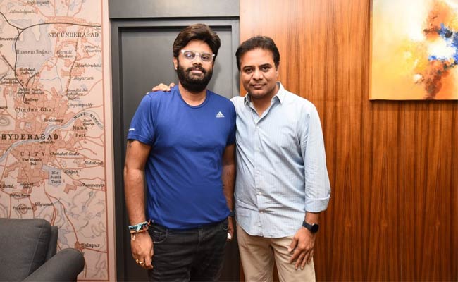 Bheemla Nayak Pre Release Guest  : బ్రేకింగ్ అప్డేట్ : “భీమ్లా నాయక్” గ్రాండ్ ఈవెంట్ కి గెస్ట్ ఎవరో తెలిసిపోయింది!