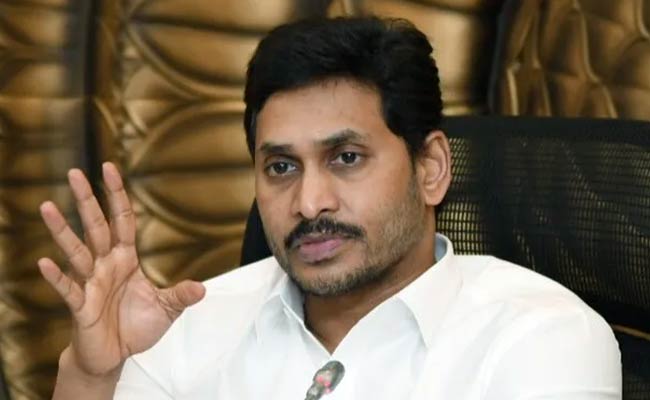 Jagan : స్పెషల్ స్టేటస్ నుంచి త్రీ క్యాపిటల్స్వ దాకా.. జగన్ వ్యూహమిదేనా.?