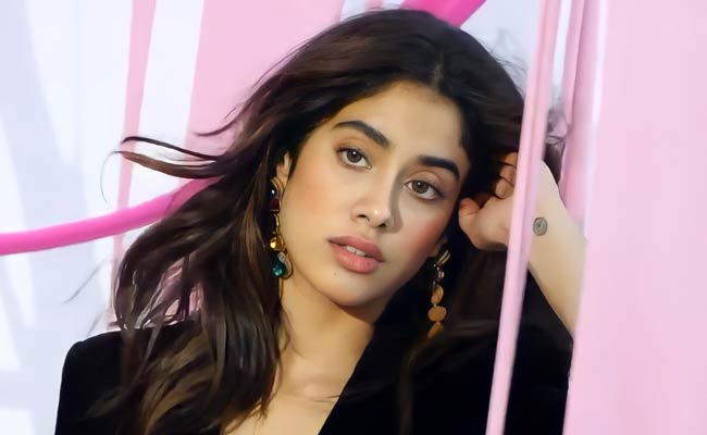 Janhvi Kapoor  : జాన్వీకపూర్‌ని టాలీవుడ్‌కి లాక్కొస్తున్నారహో.!