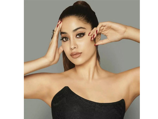 Janhvi Kapoor-జాన్హవి కపూర్ హాట్ స్టిల్స్