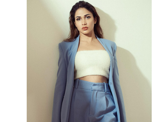 Lavanya-లావణ్య ఎలిగంటి లుక్స్ ఇన్ బ్లాజార్