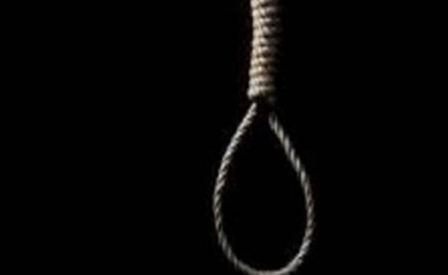 Suicide:పీజీ చదవాలన్న కలకు పేరెంట్స్ నిరాకరణ..మనస్తాపంతో యువతి ఆత్మహత్య..!