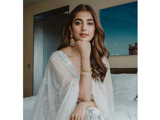 Pooja Hegde-పూజ హెగ్డే లేటెస్ట్ పిక్స్