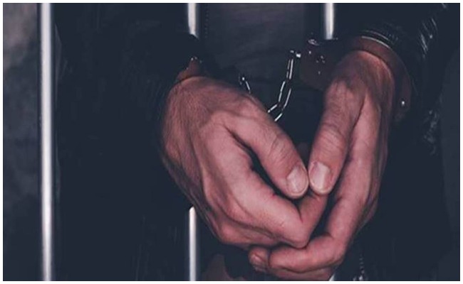 Crime News: వ్యాపారి ఇంట్లో 45 లక్షలు చోరీ.. పోలీసులకు నిజం చెప్పకుండా దారుణం..!