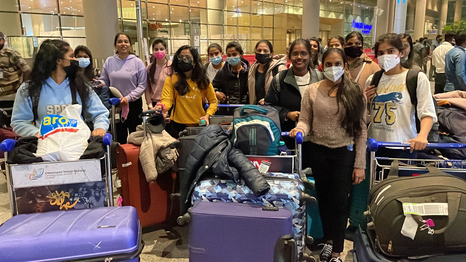 ఉక్రెయిన్ నుండి వచ్చిన విద్యార్థులను ఉచితంగా హైదరాబాద్‌కు చేరవేత