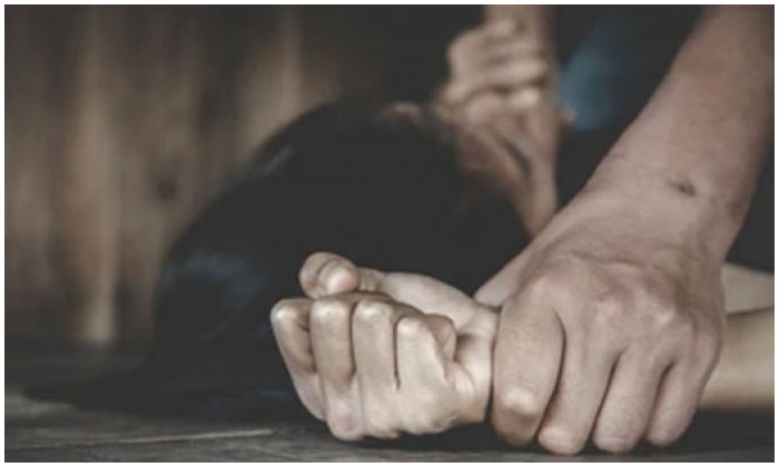 Crime: దారుణం.. తల్లీకూతుళ్ల పై గత రెండేళ్లుగా అత్యాచారం చేస్తున్న దొంగ బాబా..?