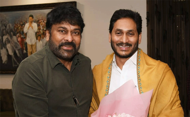 Chiru And Ys Jagan : షాకింగ్ – చిరు క్రెడిట్ ని కొట్టేసిన జగన్..ప్రముఖ న్యూస్ ఛానెల్ యాంకర్ మాట!