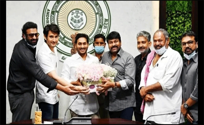 YS Jagan : ఈ లెక్కన ఏపీ సీఎం దగ్గర చిరు, మహేష్, ప్రభాస్ లకి అవమానం జరిగిందా?